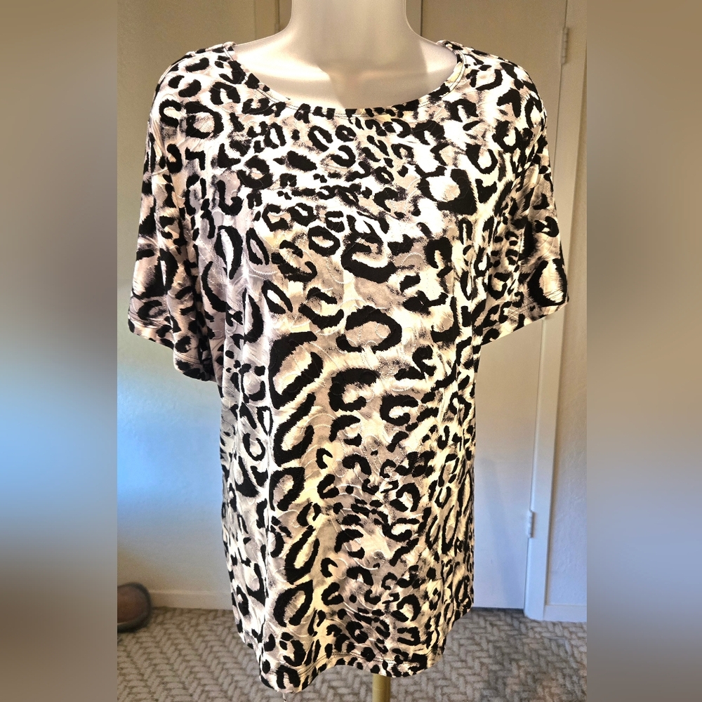 JM Collection Black, White And Gray Leopard Print Short Sleeve Blouse